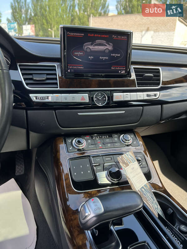 Седан Audi A8 2016 в Кривому Розі