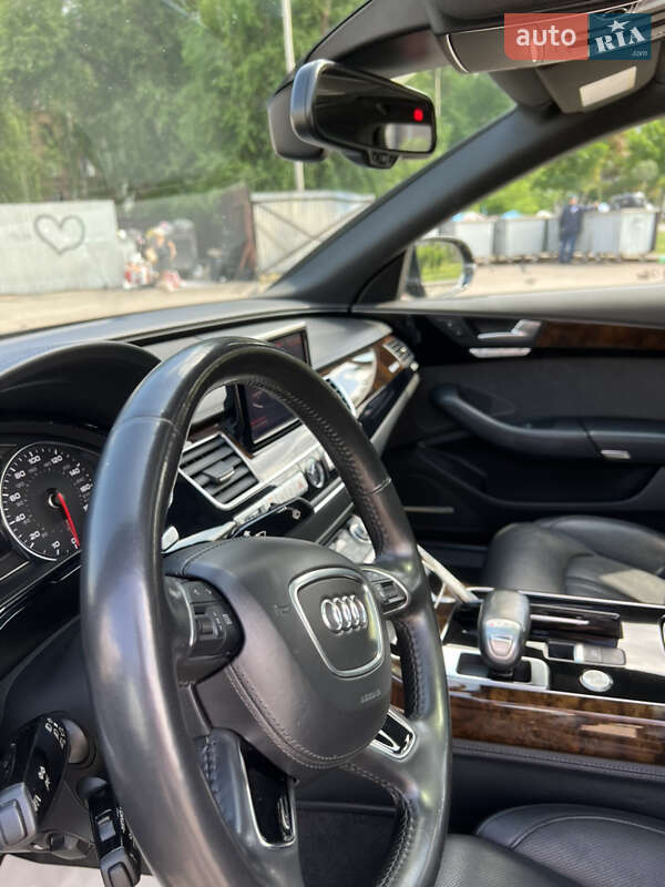 Седан Audi A8 2016 в Кривому Розі