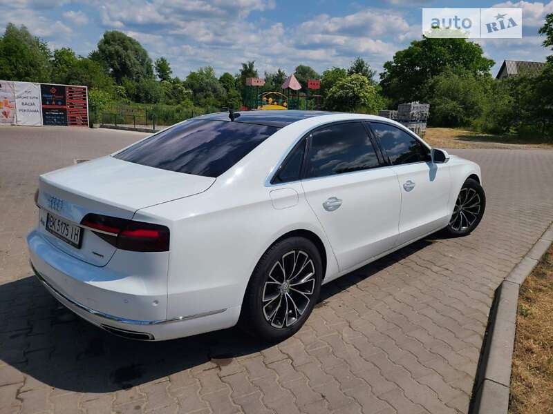 Седан Audi A8 2015 в Ивано-Франковске