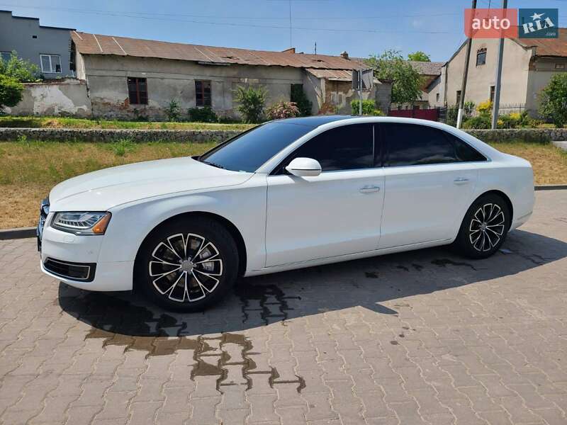 Седан Audi A8 2015 в Івано-Франківську