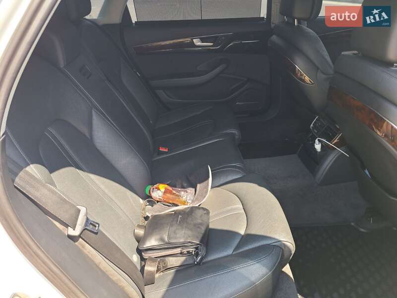 Седан Audi A8 2015 в Івано-Франківську
