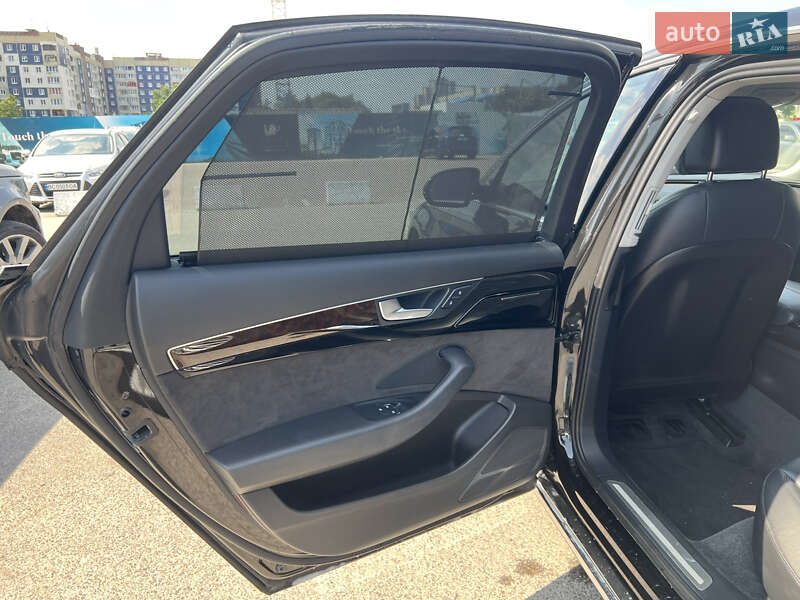 Седан Audi A8 2017 в Львове