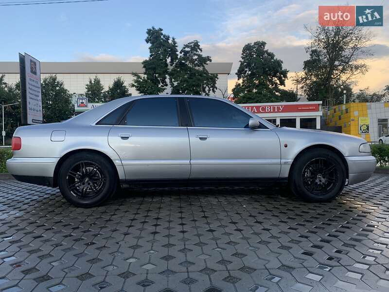 Седан Audi A8 1995 в Броварах