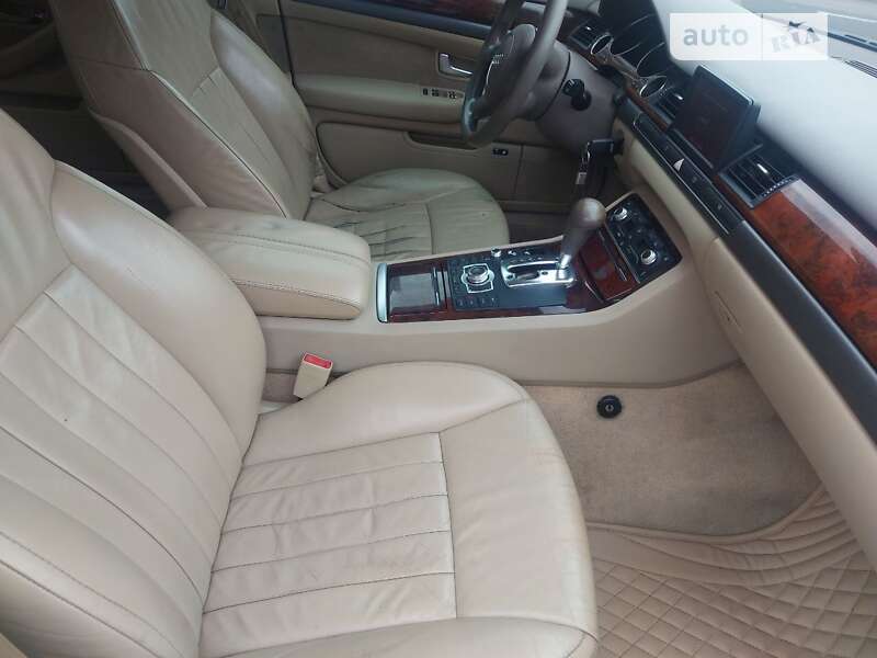 Седан Audi A8 2005 в Днепре