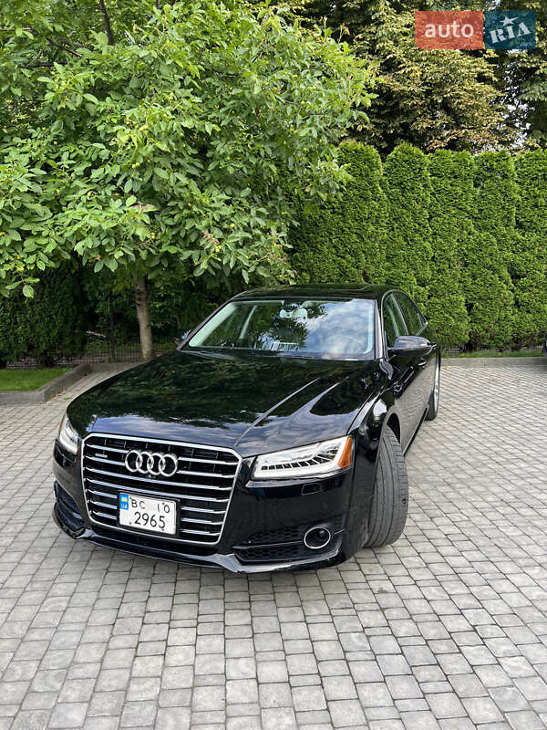 Седан Audi A8 2017 в Львове