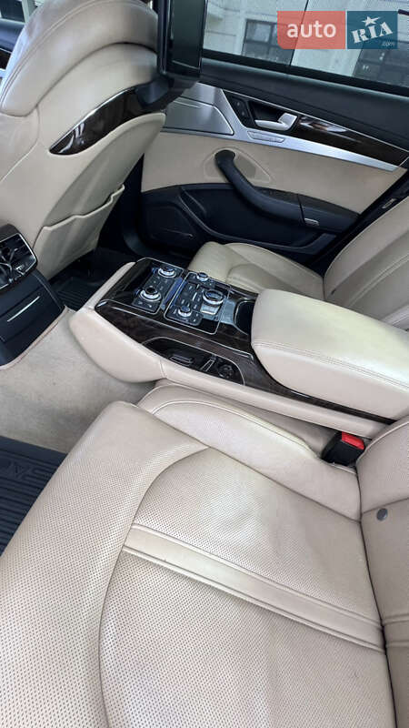Седан Audi A8 2010 в Хусті