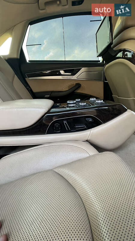 Седан Audi A8 2010 в Хусті