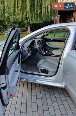 Седан Audi A8 2013 в 