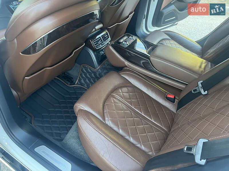 Седан Audi A8 2012 в Одессе