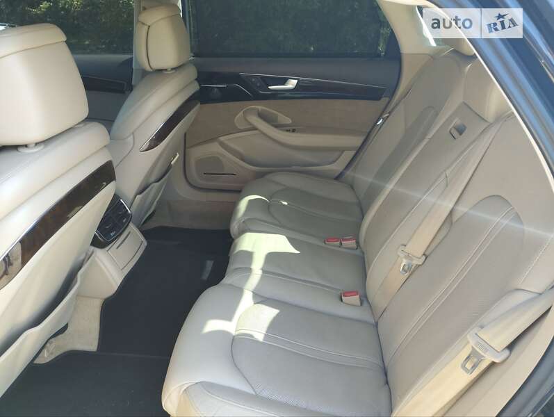 Седан Audi A8 2014 в Дніпрі