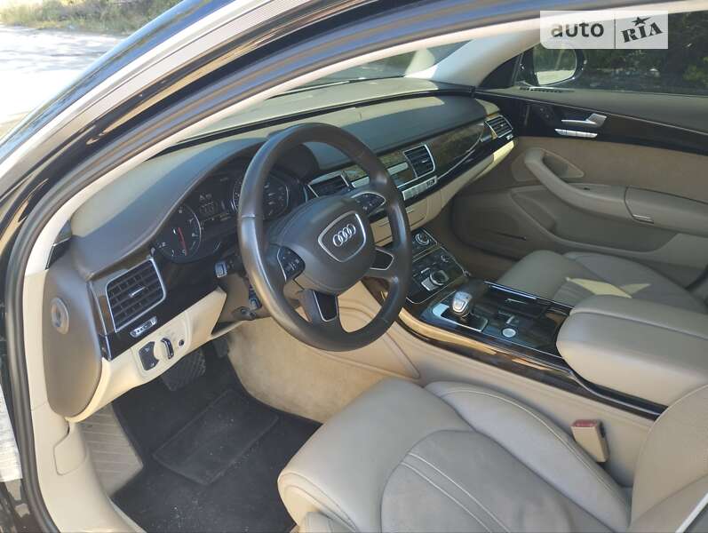 Седан Audi A8 2014 в Дніпрі