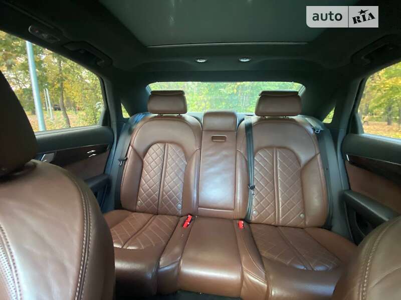 Седан Audi A8 2012 в Киеве