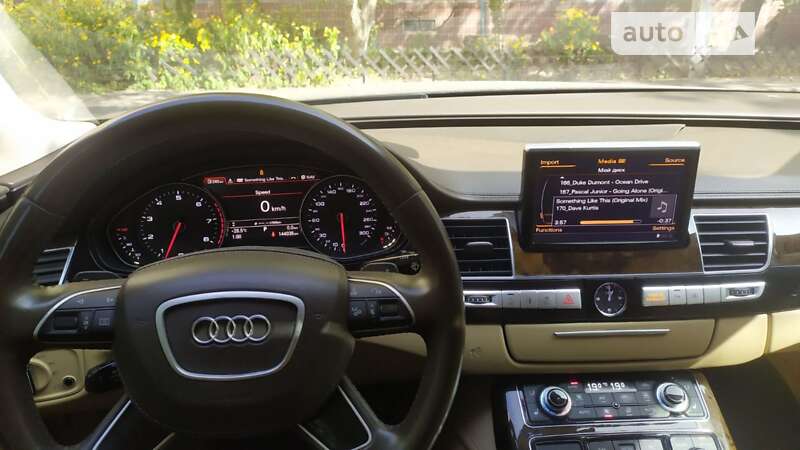 Седан Audi A8 2014 в Дніпрі