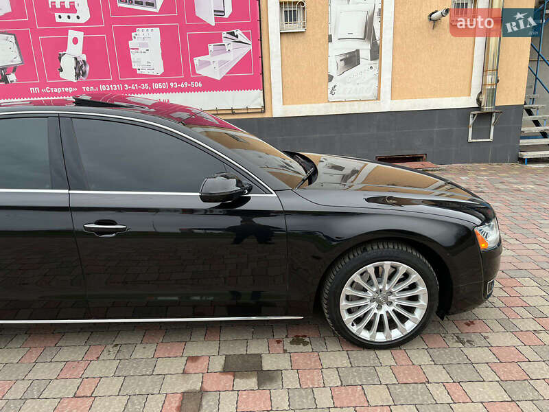 Седан Audi A8 2015 в Мукачево
