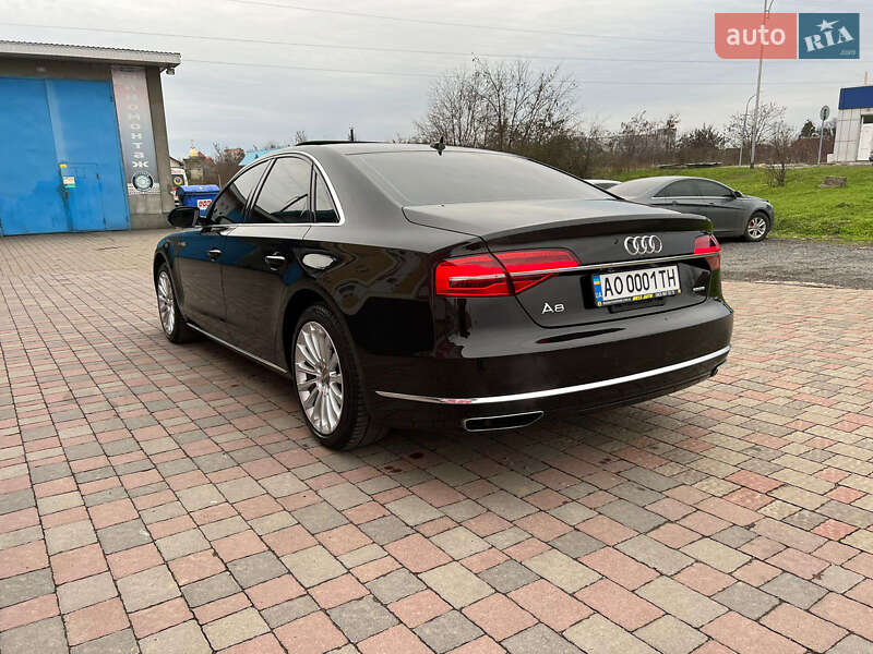Седан Audi A8 2015 в Мукачево