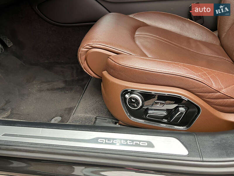 Седан Audi A8 2015 в Мукачево