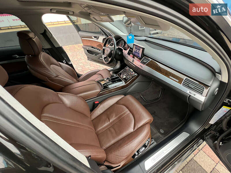Седан Audi A8 2015 в Мукачево