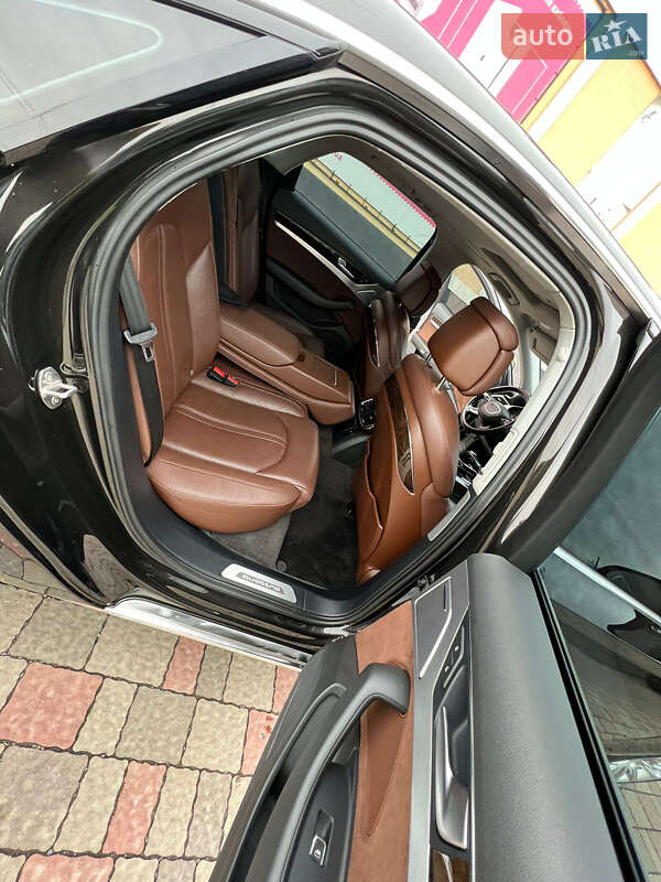 Седан Audi A8 2015 в Мукачево