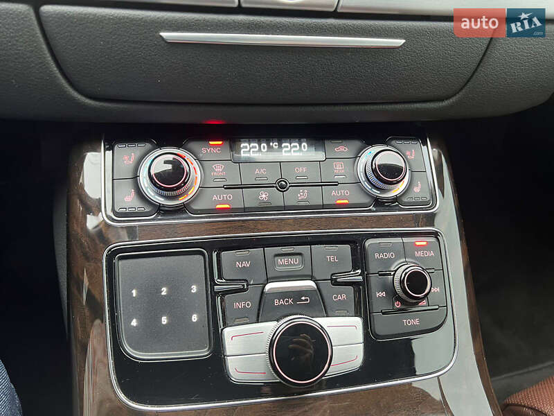 Седан Audi A8 2015 в Мукачево