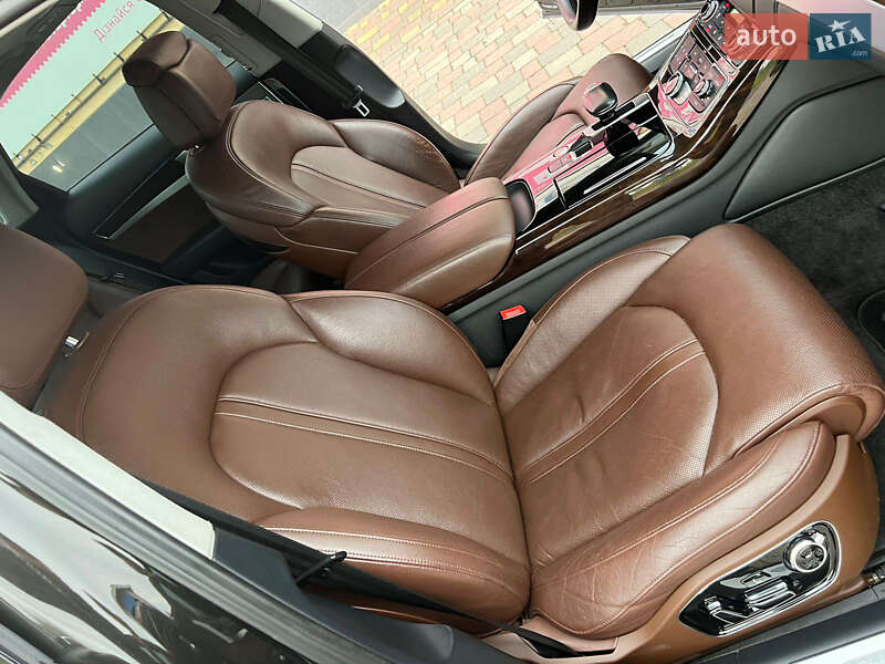 Седан Audi A8 2015 в Мукачево