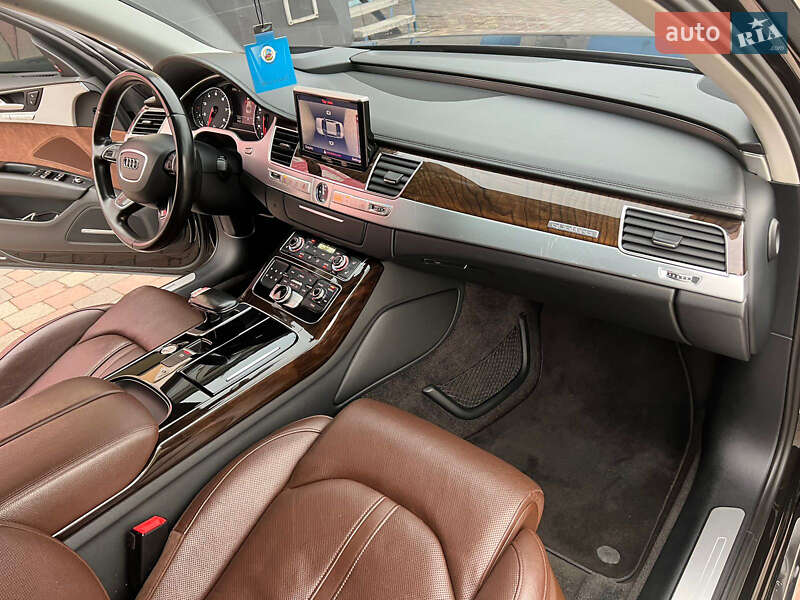 Седан Audi A8 2015 в Мукачево