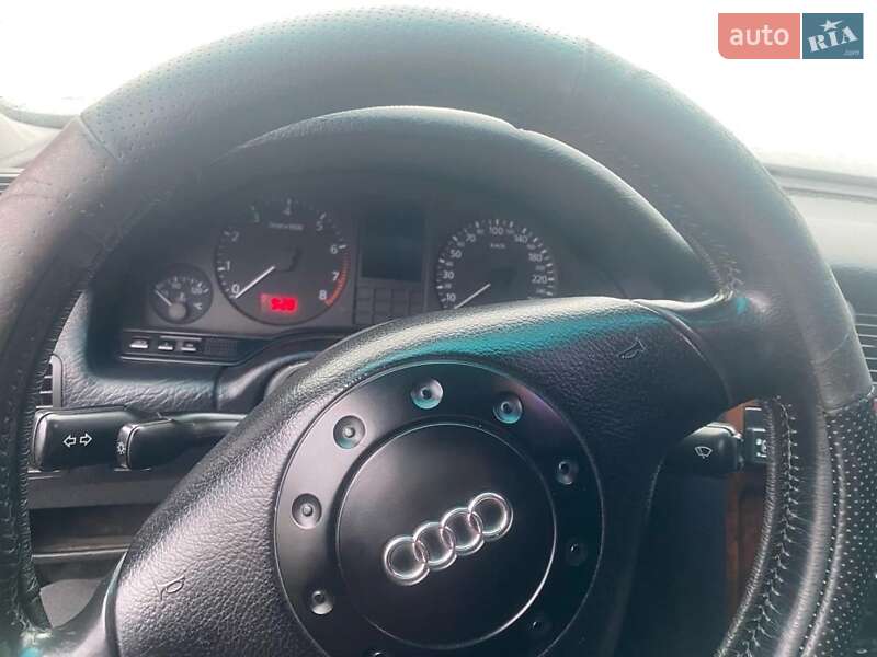 Седан Audi A8 1997 в Чернівцях