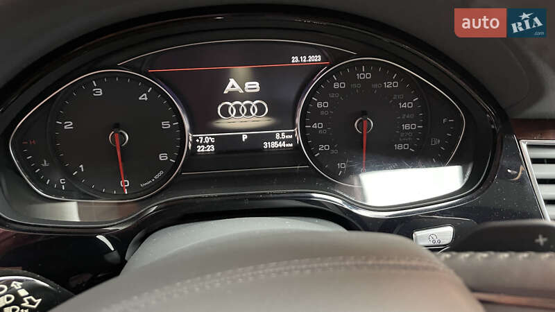 Седан Audi A8 2013 в Львове