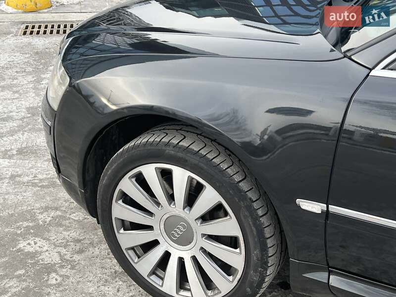 Седан Audi A8 2004 в Киеве