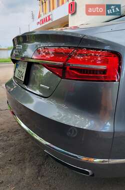 Седан Audi A8 2015 в 