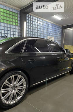 Седан Audi A8 2012 в Сумах