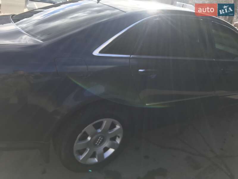Седан Audi A8 2004 в Киеве