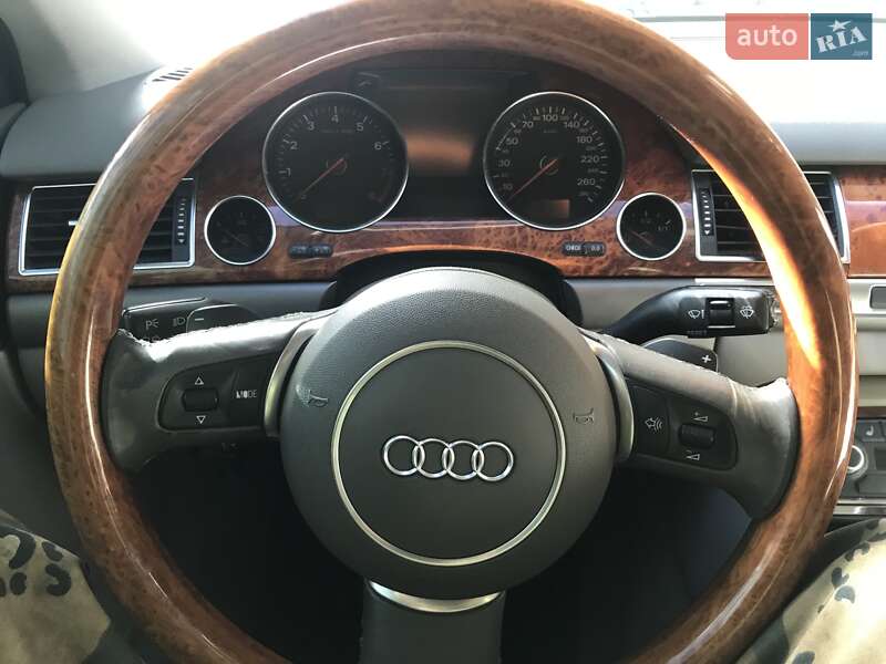 Седан Audi A8 2004 в Киеве