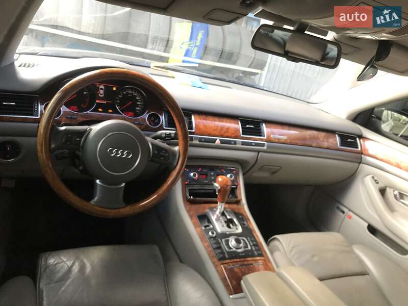 Седан Audi A8 2004 в Киеве