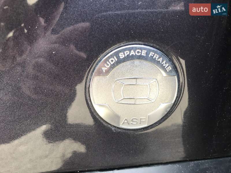 Седан Audi A8 2004 в Киеве