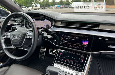 Седан Audi A8 2017 в Одесі