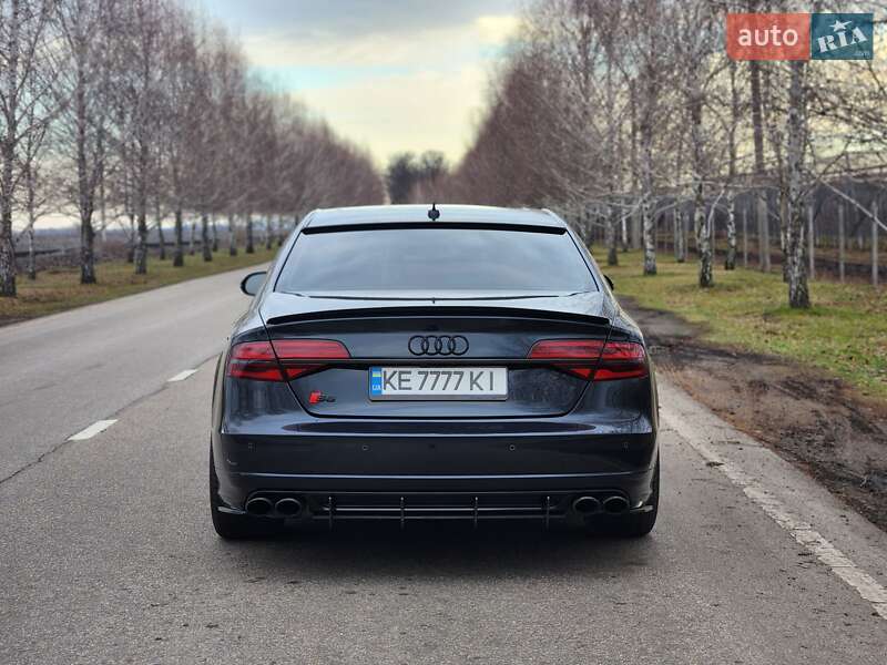 Седан Audi A8 2016 в Дніпрі