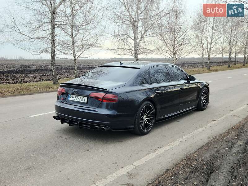 Седан Audi A8 2016 в Дніпрі