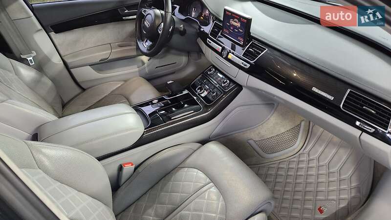 Седан Audi A8 2016 в Дніпрі
