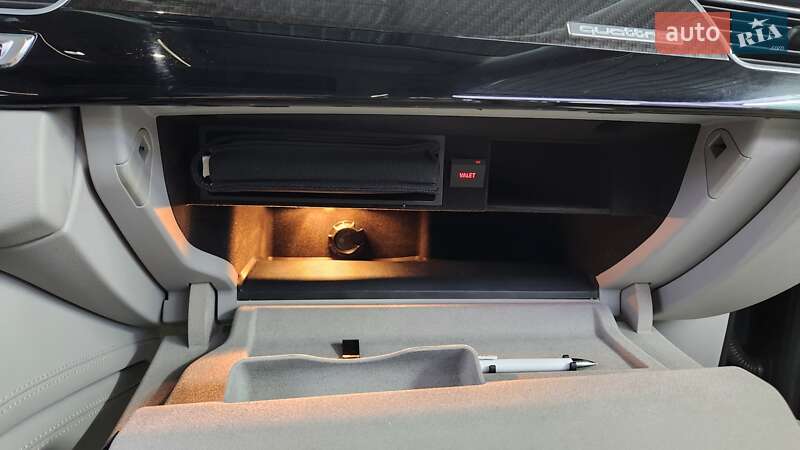 Седан Audi A8 2016 в Дніпрі
