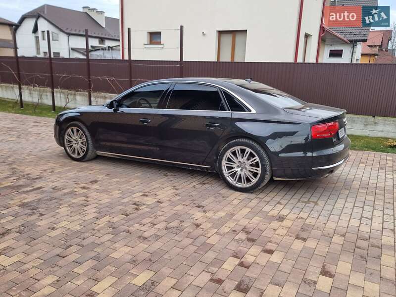 Седан Audi A8 2013 в Івано-Франківську
