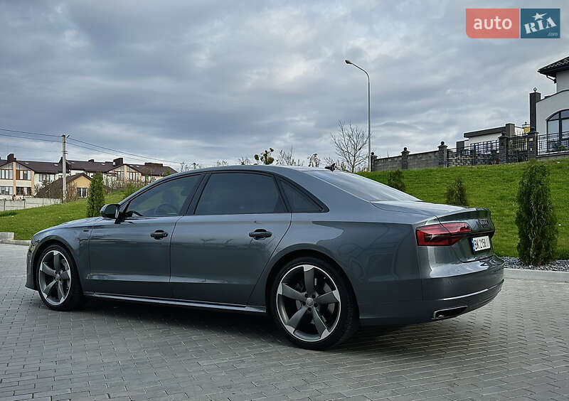 Седан Audi A8 2016 в Рівному