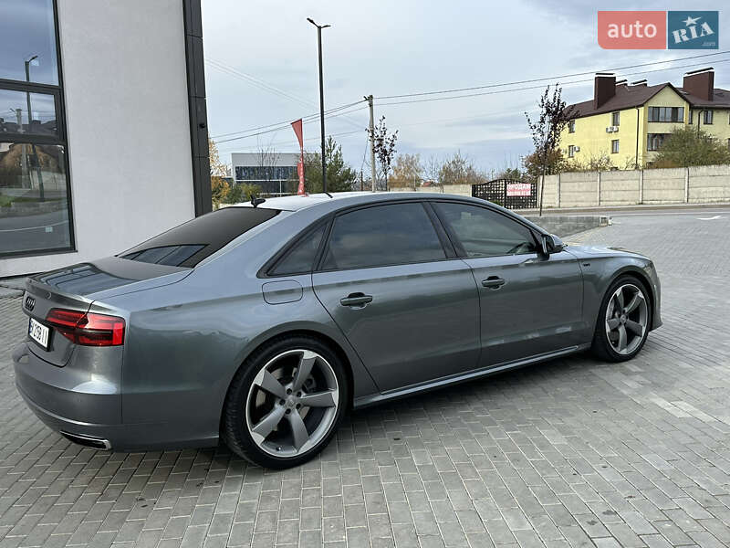 Седан Audi A8 2016 в Рівному