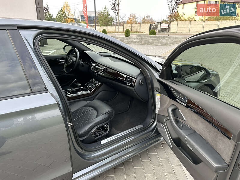 Седан Audi A8 2016 в Рівному