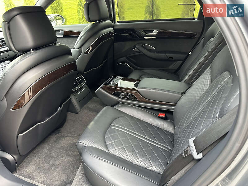 Седан Audi A8 2016 в Рівному