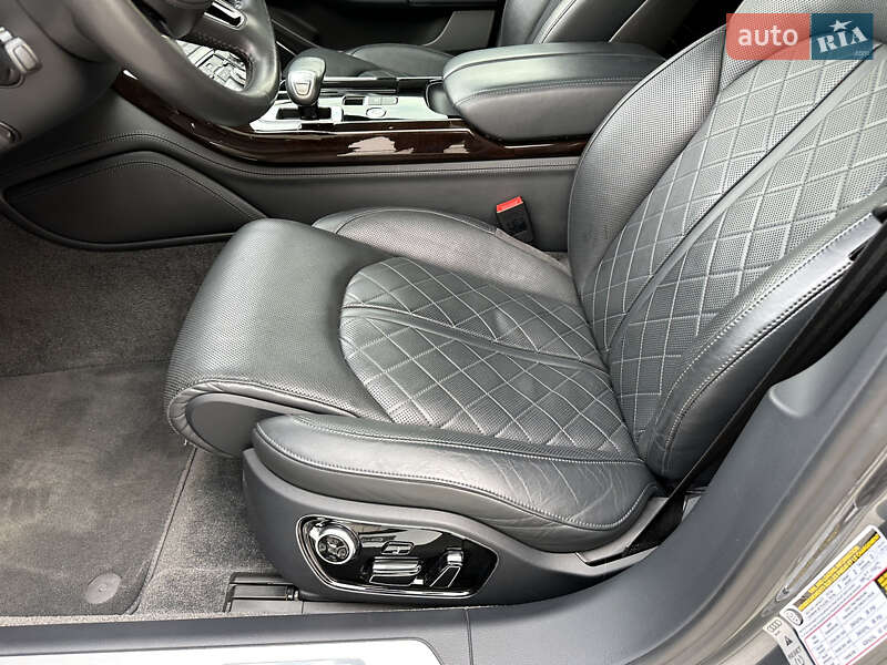 Седан Audi A8 2016 в Рівному