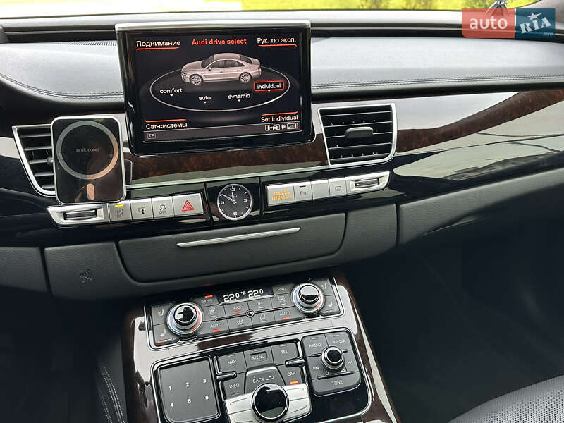 Седан Audi A8 2016 в Рівному