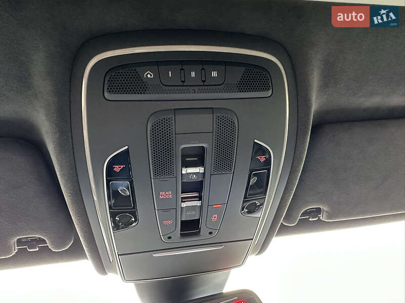 Седан Audi A8 2016 в Рівному
