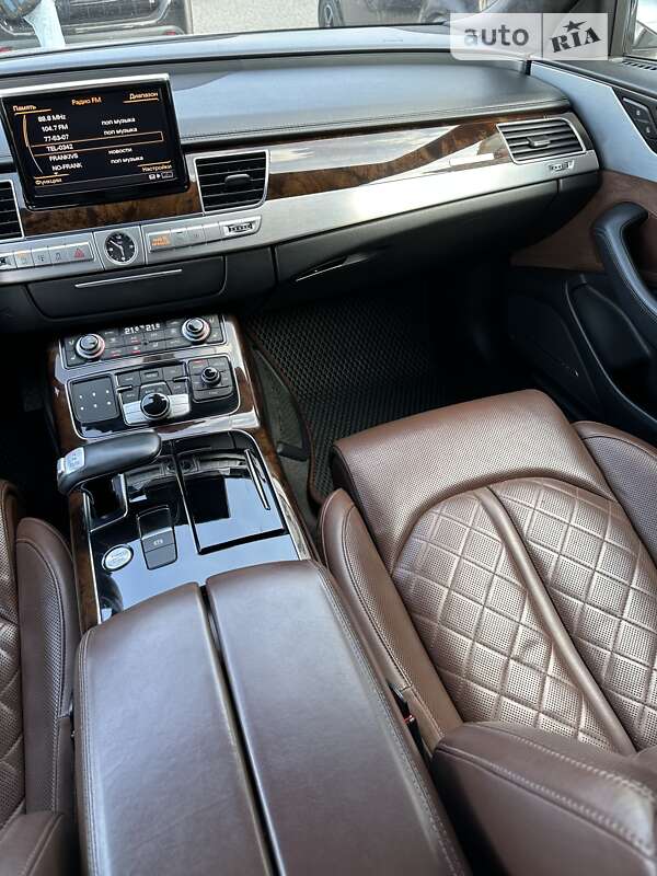 Седан Audi A8 2013 в Ивано-Франковске