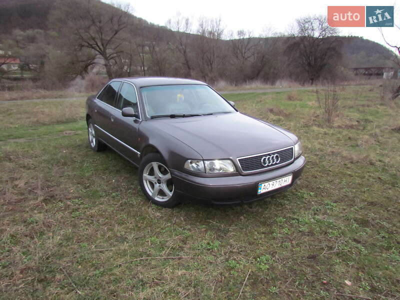Седан Audi A8 1995 в 