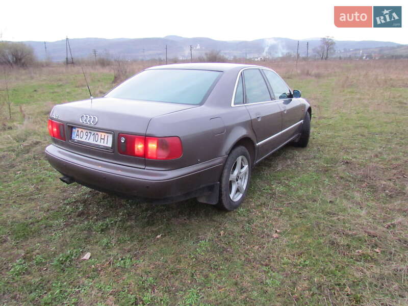 Седан Audi A8 1995 в Ужгороде